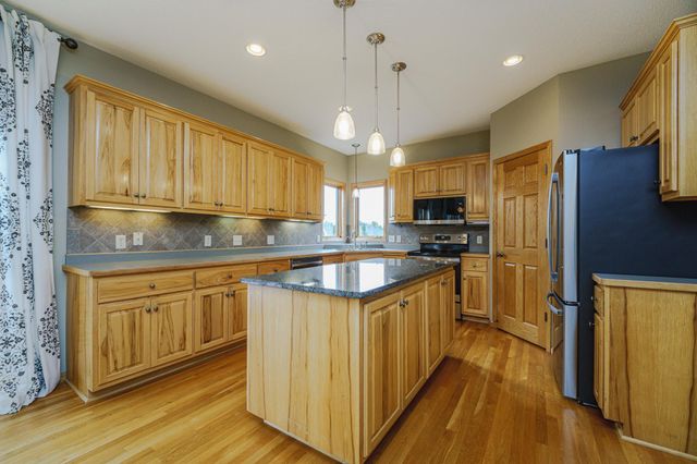 15353 Eagles Ridge NW, Prior Lake, MN 55372
