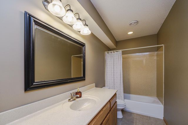 15353 Eagles Ridge NW, Prior Lake, MN 55372