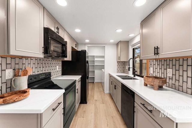 5771 Battlement Ct, Boise, ID 83703