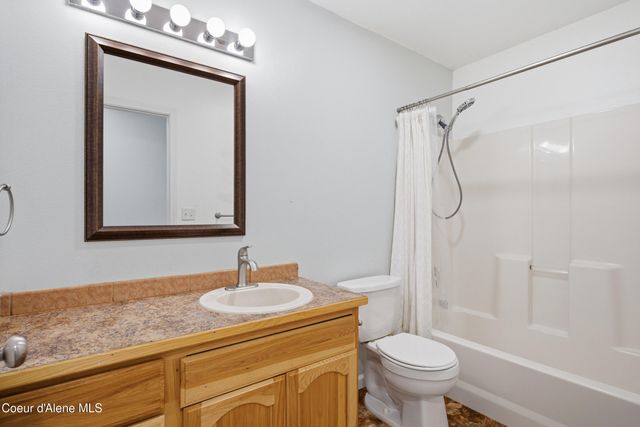 71 Schissler Ln, Kootenai, ID 83840