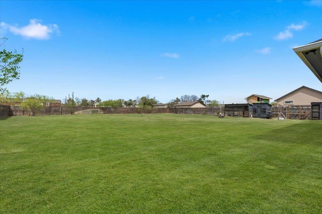 130 Coyote Ridge DR, Cedar Creek, TX 78612