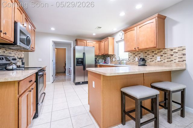 3695 Eagle Creek Drive, Shelby Charter Township, MI 48317