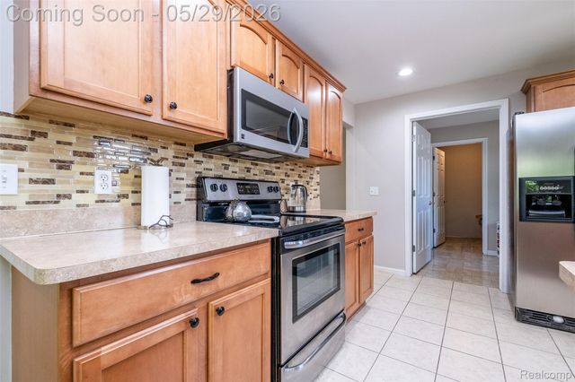 3695 Eagle Creek Drive, Shelby Charter Township, MI 48317