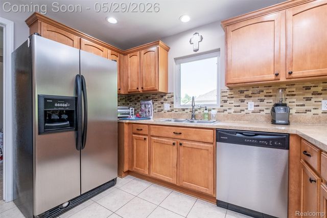 3695 Eagle Creek Drive, Shelby Charter Township, MI 48317