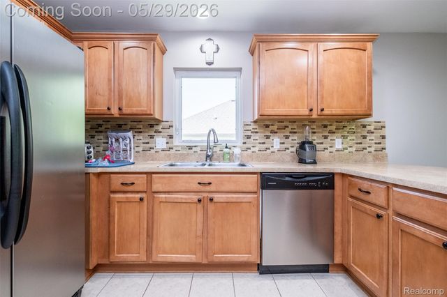 3695 Eagle Creek Drive, Shelby Charter Township, MI 48317