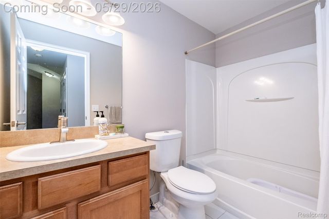 3695 Eagle Creek Drive, Shelby Charter Township, MI 48317