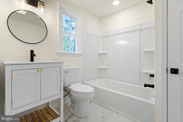 400 LEE TER, Wilmington, DE 19803
