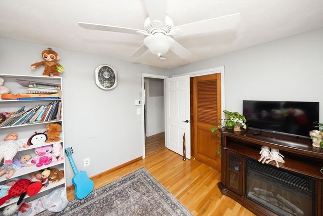 32 Crestwood Dr, Southbridge, MA 01550