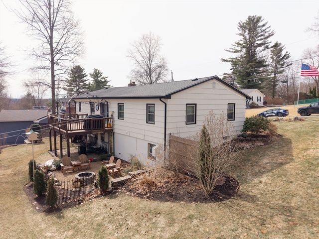 32 Crestwood Dr, Southbridge, MA 01550