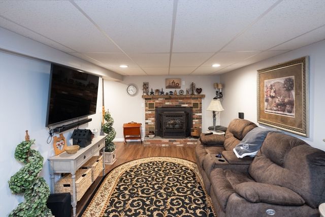 32 Crestwood Dr, Southbridge, MA 01550