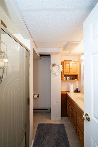 32 Crestwood Dr, Southbridge, MA 01550