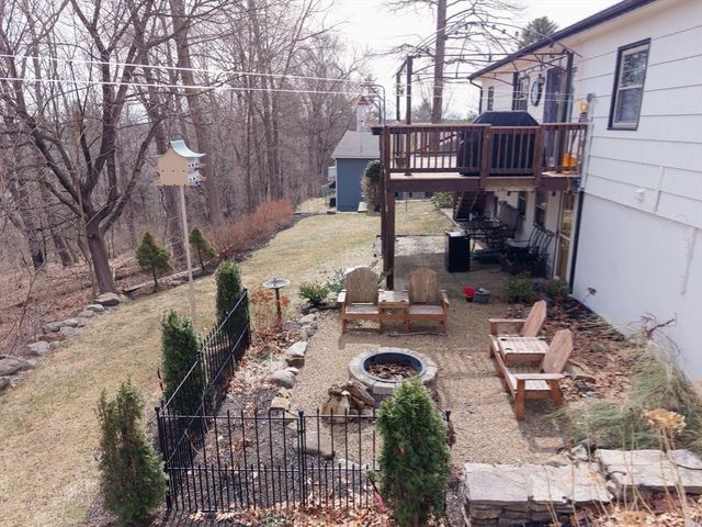 32 Crestwood Dr, Southbridge, MA 01550