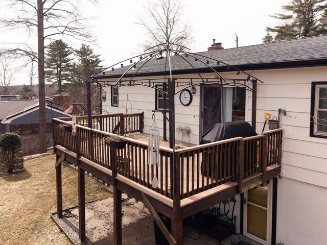 32 Crestwood Dr, Southbridge, MA 01550