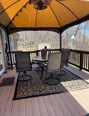 32 Crestwood Dr, Southbridge, MA 01550