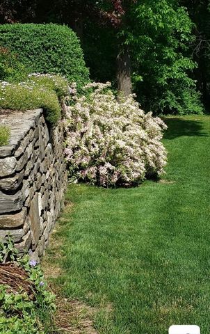 32 Crestwood Dr, Southbridge, MA 01550