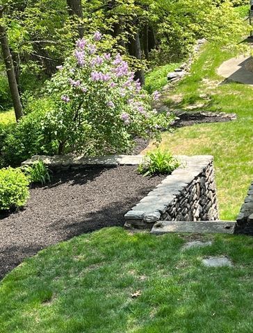 32 Crestwood Dr, Southbridge, MA 01550