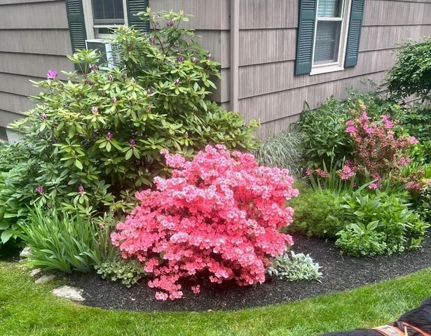 32 Crestwood Dr, Southbridge, MA 01550