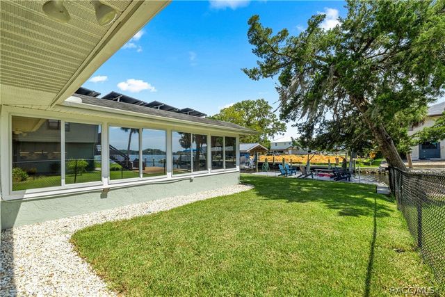 12014 W Dolphin Court, Homosassa, FL 34448