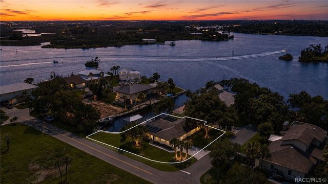 12014 W Dolphin Court, Homosassa, FL 34448