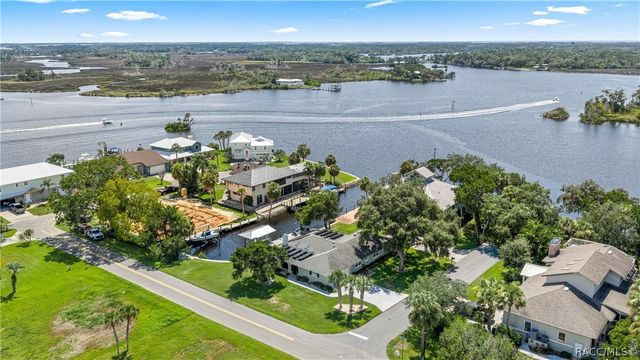 12014 W Dolphin Court, Homosassa, FL 34448