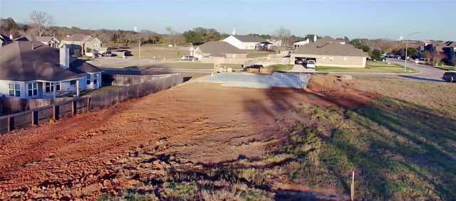 501 Oak Crest Lane, Brenham, TX 77833