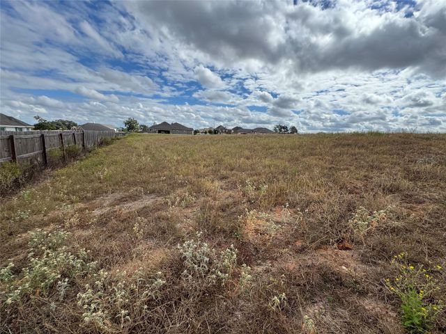 501 Oak Crest Lane, Brenham, TX 77833