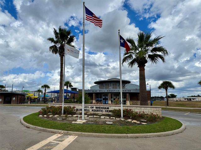 501 Oak Crest Lane, Brenham, TX 77833