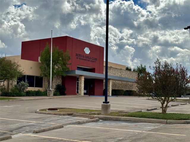 501 Oak Crest Lane, Brenham, TX 77833