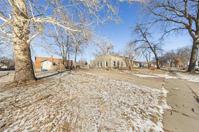 2406 Logan Avenue, Des Moines, IA 50317