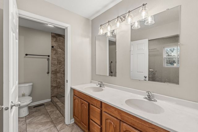 2406 Logan Avenue, Des Moines, IA 50317