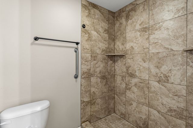 2406 Logan Avenue, Des Moines, IA 50317