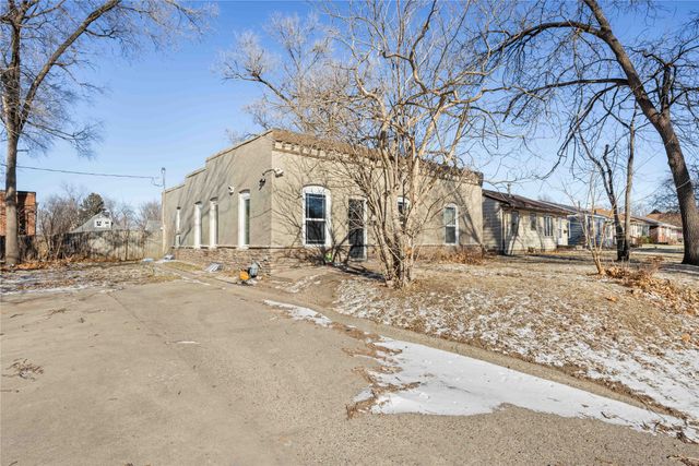 2406 Logan Avenue, Des Moines, IA 50317