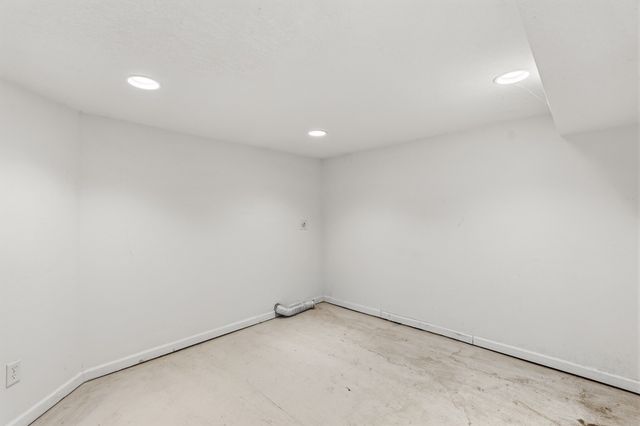 2406 Logan Avenue, Des Moines, IA 50317