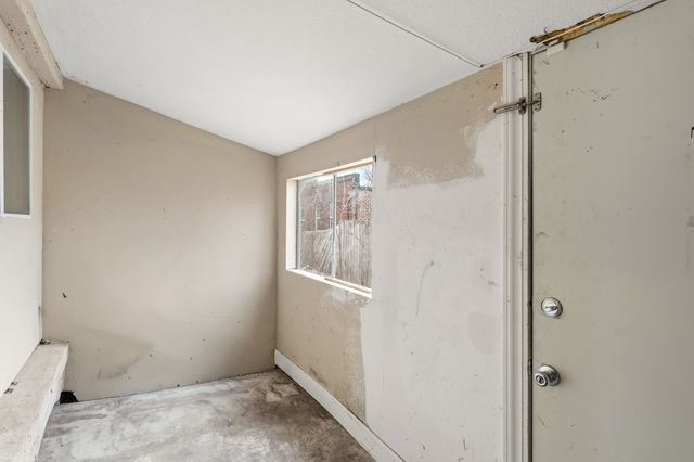 2406 Logan Avenue, Des Moines, IA 50317