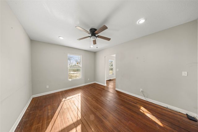 2406 Logan Avenue, Des Moines, IA 50317