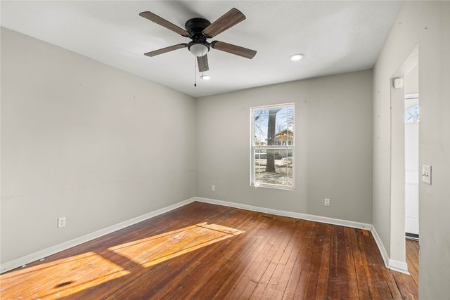 2406 Logan Avenue, Des Moines, IA 50317