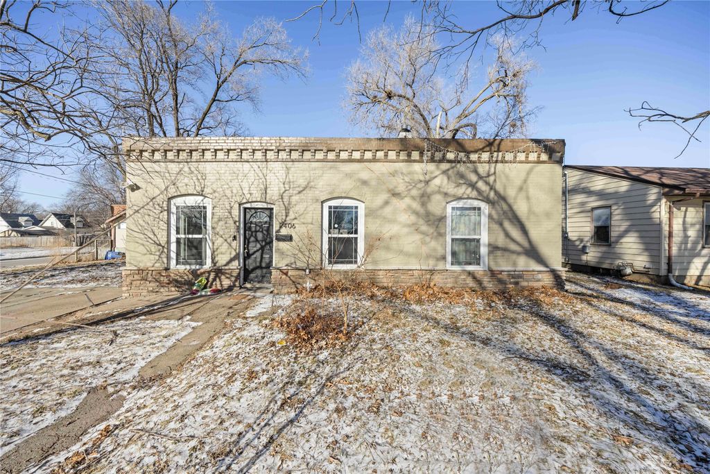 2406 Logan Avenue, Des Moines, IA 50317