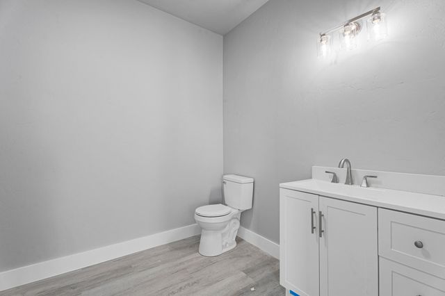 1664 Pinoak Street, Grove, OK 74344