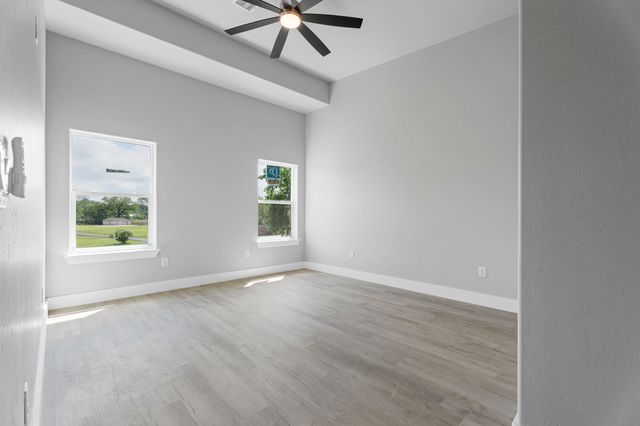 1664 Pinoak Street, Grove, OK 74344