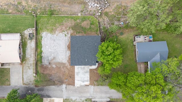 1664 Pinoak Street, Grove, OK 74344