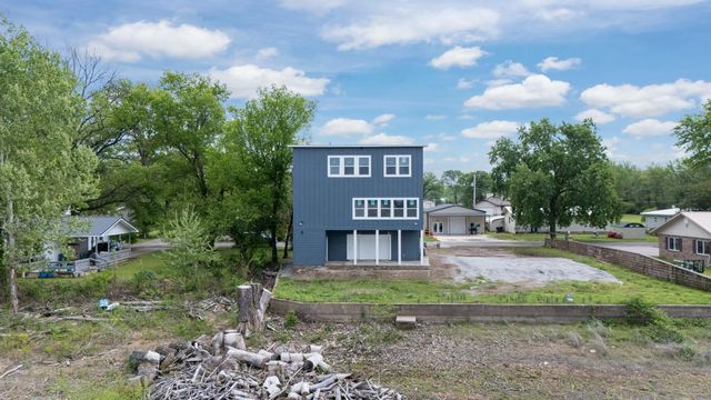 1664 Pinoak Street, Grove, OK 74344