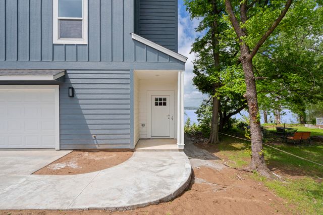 1664 Pinoak Street, Grove, OK 74344