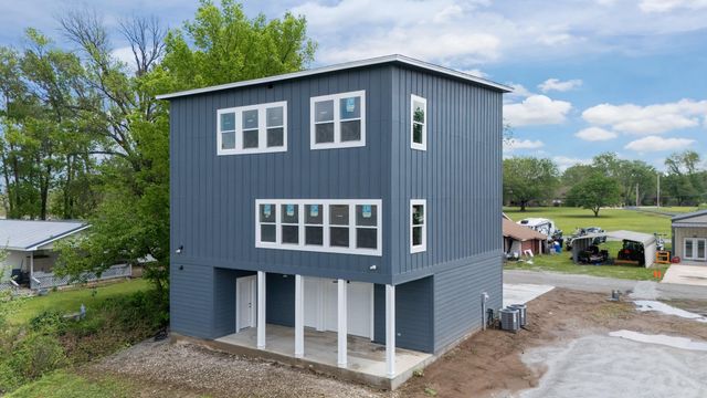 1664 Pinoak Street, Grove, OK 74344