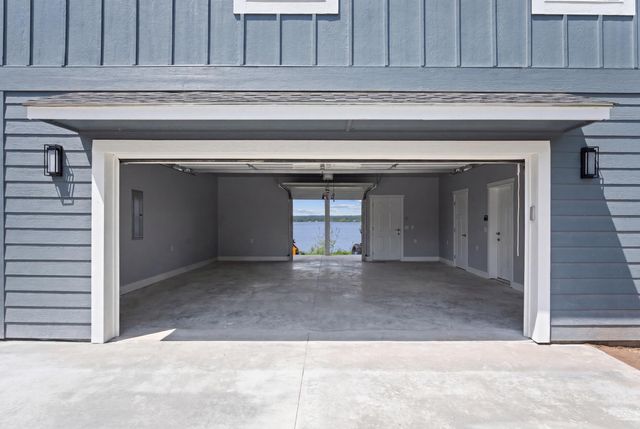 1664 Pinoak Street, Grove, OK 74344