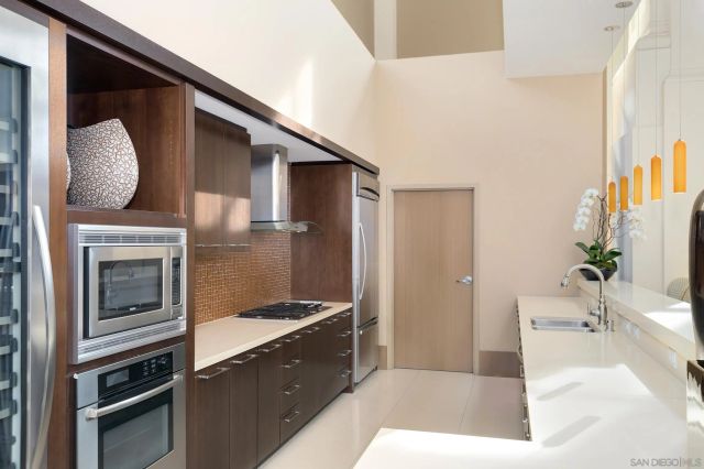 700 W E Street 1001, San Diego, CA 92101