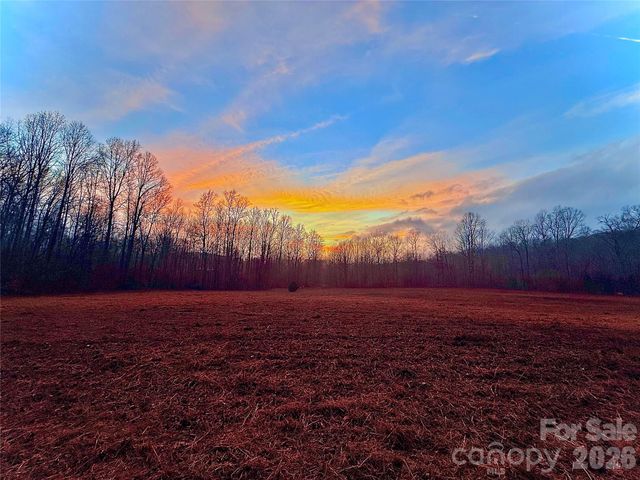 999 Bill Collins Road, Columbus, NC 28722