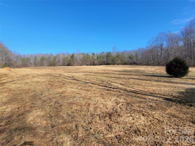 999 Bill Collins Road, Columbus, NC 28722