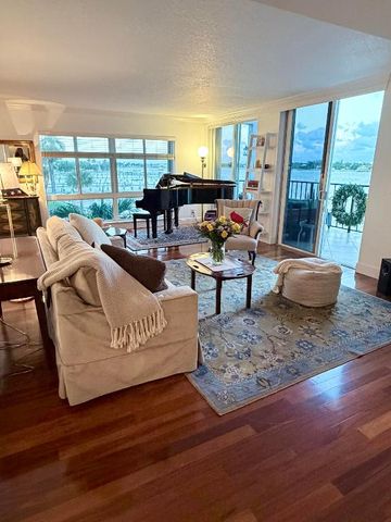 1206 S Lake Drive 301, Lantana, FL 33462