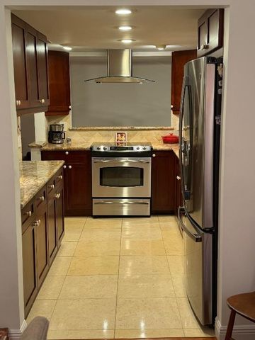 1206 S Lake Drive 301, Lantana, FL 33462