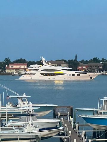 1206 S Lake Drive 301, Lantana, FL 33462